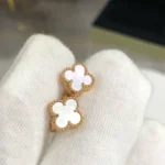 CLOVER MINI GOLD EARRINGS - White mop