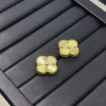 CLOVER MINI 9.5MM LASER EARRINGS - Gold