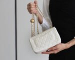 FLAP BAG 20CM WHITE LAMBSKIN GOLD HARDWARE - Image 9