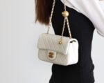 FLAP BAG 20CM WHITE LAMBSKIN GOLD HARDWARE - Image 12