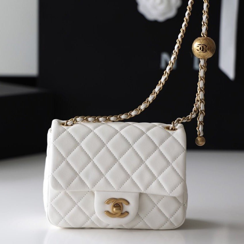13340171638621545_d5922090-a7fc-4571-ba51-77602af9a46c FLAP BAG 17CM WHITE LAMBSKIN GOLD HARDWARE - Image 1