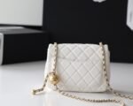 FLAP BAG 17CM WHITE LAMBSKIN GOLD HARDWARE - Image 3