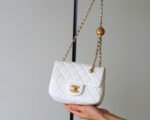 FLAP BAG 17CM WHITE LAMBSKIN GOLD HARDWARE - Image 15