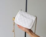FLAP BAG 17CM WHITE LAMBSKIN GOLD HARDWARE - Image 16