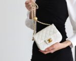 FLAP BAG 17CM WHITE LAMBSKIN GOLD HARDWARE - Image 17