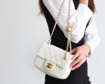 FLAP BAG 17CM WHITE LAMBSKIN GOLD HARDWARE - Image 9