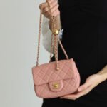 FLAP BAG 17CM BABY PINK LAMBSKIN GOLD HARDWARE - Image 4