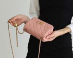 FLAP BAG 17CM BABY PINK LAMBSKIN GOLD HARDWARE - Image 5