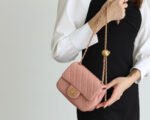 FLAP BAG 17CM BABY PINK LAMBSKIN GOLD HARDWARE - Image 10