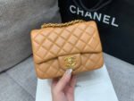 MINI SQUARE FLAP BAG 17CM BROWN LAMBSKIN GOLD HARDWARE - Image 2
