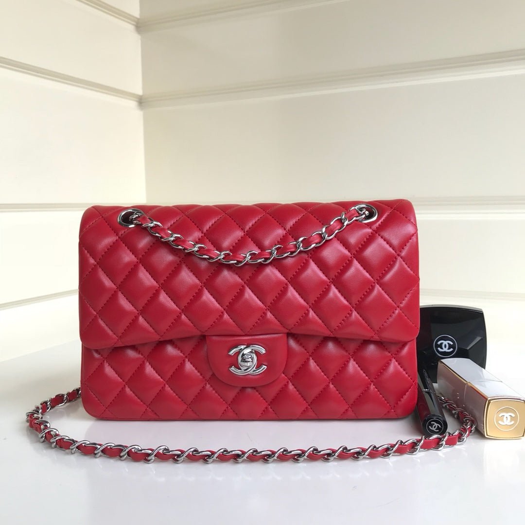 1558669022_23098748_0_81418ff1-97a7-4f68-8af7-12e18a05a80e FLAP BAG MEDIUM 25CM RED LAMBSKIN SILVER HARDWARE - Image 1