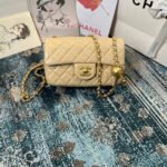 CHANEL 26S FLAP BAG 20 IN LIGHT YELLOW BEIGE LAMBSKIN - Image 10