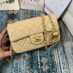 CHANEL 26S FLAP BAG 20 IN LIGHT YELLOW BEIGE LAMBSKIN - Image 12
