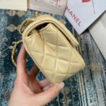 CHANEL 26S FLAP BAG 20 IN LIGHT YELLOW BEIGE LAMBSKIN - Image 7