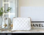 CHANEL 25S FLAP BAG 18 CM IN WHITE LAMBSKIN WITH GOLD HARDWARE - Image 13