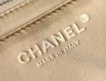 CHANEL 25S FLAP BAG 18 CM IN WHITE LAMBSKIN WITH GOLD HARDWARE - Image 17