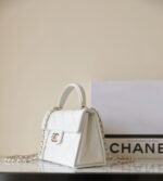 CHANEL 25S FLAP BAG 21 CM IN WHITE LAMBSKIN WITH GOLD HARDWARE - Image 13