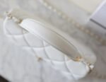 CHANEL 25S FLAP BAG 21 CM IN WHITE LAMBSKIN WITH GOLD HARDWARE - Image 17