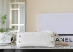 CHANEL 25S FLAP BAG 24 CM IN WHITE LAMBSKIN WITH GOLD HARDWARE - Image 16