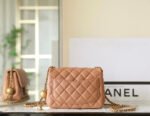 CHANEL 25S FLAP BAG 18 CM IN LIGHT BROWN LAMBSKIN WITH GOLD HARDWARE - Image 4