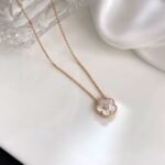 LUCKY WHITE MOP PLUM BLOSSOM NECKLACE - Gold