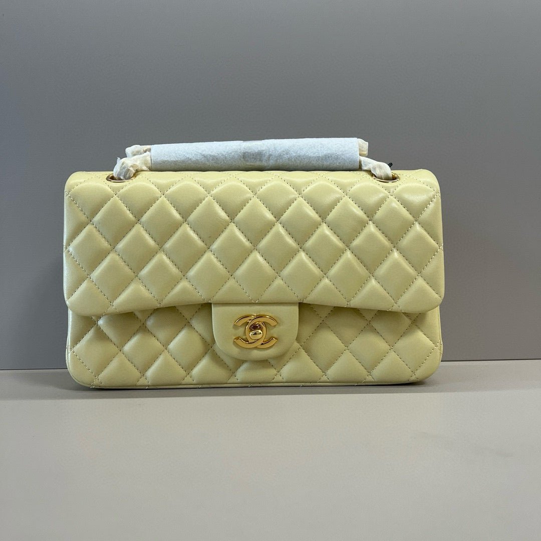 Image_20250507112739 25C FLAP BAG 25 IN YELLOW QUILTED LAMBSKIN GOLD HARDWARE - Image 1