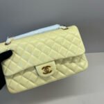 25C FLAP BAG 25 IN YELLOW QUILTED LAMBSKIN GOLD HARDWARE - Image 2