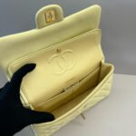 25C FLAP BAG 25 IN YELLOW QUILTED LAMBSKIN GOLD HARDWARE - Image 3