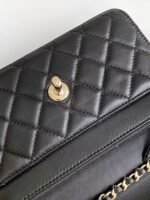 CC FLAP BAG 19 IN BLACK CALFSKIN GOLD HARDWARE - Image 5