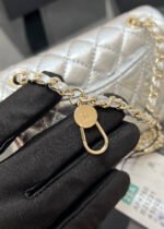 CHANEL 25S FLAP CHARM BAG 13 IN SILVER METALLIC LAMBSKIN - Image 19