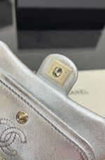 CHANEL 25S FLAP CHARM BAG 13 IN SILVER METALLIC LAMBSKIN - Image 22