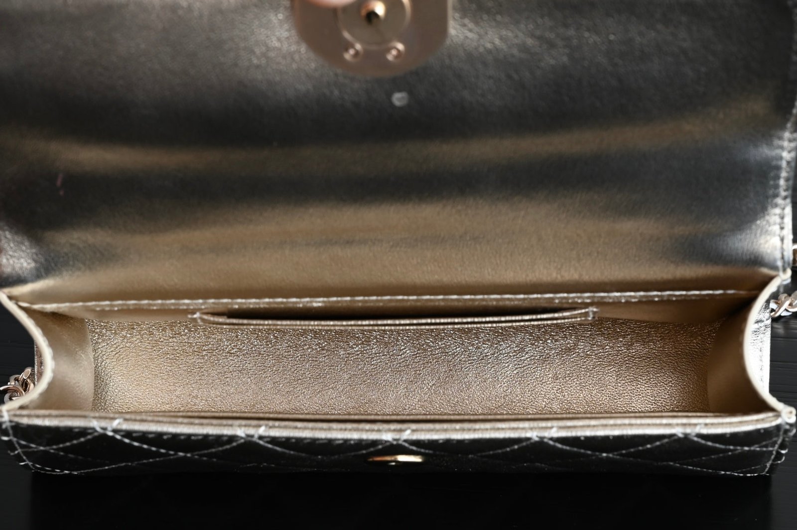 CHANEL 25S KELLY 18 CM IN GOLD LAMBSKIN - Image 18