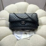 CHANEL 26S FLAP BAG 46 IN BLACK CAVIAR CALFSKIN - Image 10