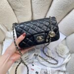 CHANEL 26S FLAP BAG 20 IN BLACK LAMBSKIN - Image 6
