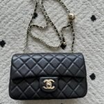 CHANEL 25S CLASSIC FLAP BAG MINI 20 IN BLACK LAMBSKIN WITH GOLD HARDWARE - Image 10