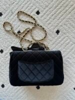 CHANEL 25S MINI FLAP BAG 23 IN BLACK VELVET WITH GOLD HARDWARE - Image 12