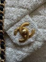 CHANEL 25S MINI FLAP BAG 23 IN CREAM WHITE TWEED WITH GOLD HARDWARE - Image 4