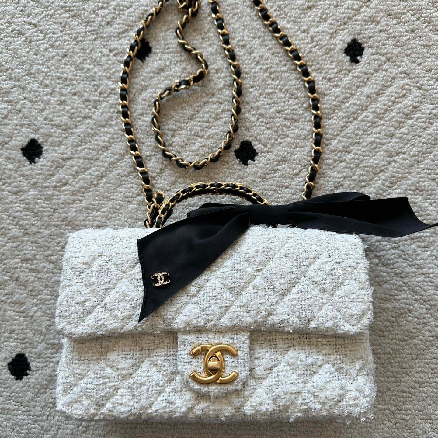 img_0b9f920c_20251123_i1763865517_9570_8_jpg CHANEL 25S MINI FLAP BAG 23 IN CREAM WHITE TWEED WITH GOLD HARDWARE - Image 1