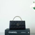 CHANEL 25S KELLY IN BLACK LAMBSKIN WITH GOLD HARDWARE - Image 10
