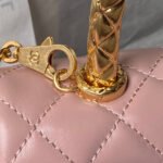 CHANEL 25S CLASSIC COCO HANDLE BAG 23 CM IN LIGHT PINK LAMBSKIN WITH GOLD HARDWARE - Image 4