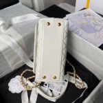 CHANEL 25S CLASSIC COCO HANDLE BAG 19 CM IN WHITE LAMBSKIN WITH GOLD HARDWARE - Image 15