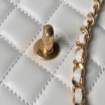 CHANEL 25S CLASSIC COCO HANDLE BAG 19 CM IN WHITE LAMBSKIN WITH GOLD HARDWARE - Image 5