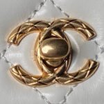 CHANEL 25S CLASSIC COCO HANDLE BAG 19 CM IN WHITE LAMBSKIN WITH GOLD HARDWARE - Image 10