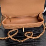 CHANEL 25S FLAP BAG 19 IN CARAMEL CALFSKIN GOLD HARDWARE - Image 5