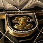 CHANEL 25S FLAP BAG 29 IN METALLIC GOLD CALFSKIN - Image 15