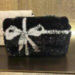 CHANEL 25S FLAP BAG 20 CM IN BLACK SEQUINS WITH WHITE BOW - Image 4