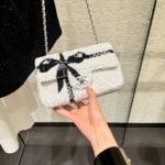 CHANEL 25S FLAP BAG 20 CM IN WHITE SEQUINS WITH BLACK BOW - Image 7