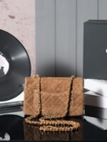 CHANEL 25S FLAP BAG 20 IN BROWN SUEDE WITH GOLD HARDWARE - Image 18