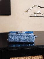 CHANEL 25S FLAP BAG 21 CM IN BLUE SEQUINED TWEED WITH GOLD HARDWARE - Image 4