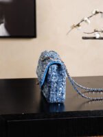 CHANEL 25S FLAP BAG 21 CM IN BLUE SEQUINED TWEED WITH GOLD HARDWARE - Image 16